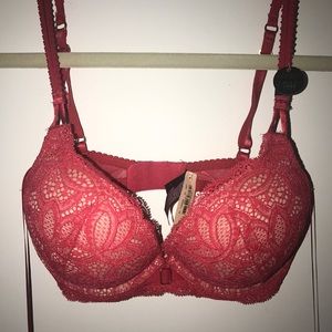 Never Worn, NWT Victoria's Secret Bra!!!